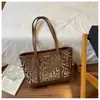 Bolso tote de moda grande para mujer, nuevo y moderno, para comercio transfronterizo, estampado de leopardo retro casual, bolso de hombro de alta gama para llevar debajo del brazo