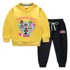 Traje de suéter para niños otoño e invierno 2023 estilo occidental nuevo para niños medianos y grandes grueso con forro polar cálido ropa de invierno traje de manga larga