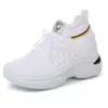 Zapatos Deportivos Transpirables con Elevación Interna para Mujer 2025 Verano Nuevos Zapatos Blancos de Suela Gruesa Tejido Volador Malla Calada Zapatos Casuales para Mujer