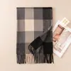 Bufanda gruesa de cuadros para otoño e invierno para niñas, calentador de cuello de invierno para parejas y estudiantes, elegante y cálido para ir al trabajo, chal con flecos estilo coreano