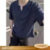 Camiseta de manga corta sencilla de color liso estilo old money con cuello en V para hombre, verano, holgada, versátil, casual, moda, top holgado