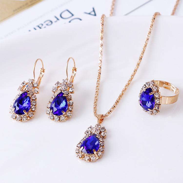 4283692829_2144496083