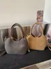 Bolso de Mujer Exquisito y de Moda de Nicho 2025 Nueva Moda Bolso Cruzado Versátil con Cadena con un Toque de Lujo y Bolso de Mano Pequeño