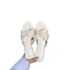 Sandalias exquisitas y hermosas de encaje con tacón alto, zapatillas versátiles de verano 2026, nuevas zapatillas de estilo francés de deseo puro para que las mujeres las usen afuera