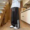 Pantalones casuales retro estilo americano para hombre, corte holgado, pierna recta, con tres franjas, versátiles para primavera y otoño, pantalones largos grises de pierna ancha
