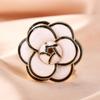 Moderna Abrigo Camelia Popular Versátil Hebilla de Cintura Bufanda de Seda Multifuncional Bufanda Cuadrada Broche Hebilla Decorativa