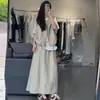 Conjunto de Saia de Trabalho Meio-Comprimento Emagrecedora e Saia Floral, Novo Estilo de Verão com Design Coreano Moderno, Conjunto de Três Peças com Colete Soltinho