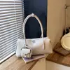 Bolso de hombro retro con estampado de lichi, diseño simple, nuevo estilo 2026, versátil, gran capacidad, bolso almohada, adecuado para otoño e invierno, y se puede llevar debajo del brazo