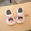 Sandalias y chanclas de exterior de EVA para niños con suela gruesa, de doble uso, con sensación de pisar caca, nuevas de verano, con puntera de carbón linda para dedos del pie
