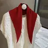 Bufanda Pequeña Triangular de Punto Suave y Esponjosa Estilo Coreano para Mujer, Chal Pequeño Puntiagudo Versátil para Otoño que Crea Atmósfera, Protector de Cuello, Sensación de Alta Gama