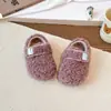 Sapatos Peludos Casuais para Meninas 2025 Inverno Novo Estilo Coreano Infantil Fofos Forrados com Lã Estilo Princesa Sapatos de Algodão