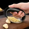 Prensa de Ajo de Acero Inoxidable Herramienta Manual Multifuncional para Triturar Ajo Cocina Machacador de Ajo Casero Herramienta Exprimidora de Pasta de Ajo