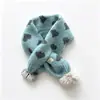 Bufanda de punto a rayas para niños, moderna y linda con pompoms de dibujos animados, un calentador de cuello de invierno elegante y cálido para bebés