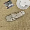 Pantuflas Chuyuji estilo francés de tira fina, punta abierta, tacón bajo, color plateado para uso en exteriores