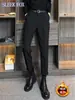 Nova coleção de inverno: calça masculina business casual com forro de fleece adicionado, tecido mais espesso, caimento elegante, design simples, respirável e um toque de luxo discreto