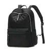 Mochila de alta gama para el día a día 2026, gran capacidad, simple y versátil, bolsa de viaje casual, ligera y moderna