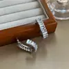 Brincos Populares em Forma de C Brilhantes de Luxo com Zircônia e Diamantes Completos, Brincos de Tarraxa de Alta Qualidade Estilo Ins Cool e Elegantes com Diamantes