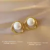 Pendientes de aro geométricos huecos de aguja de plata personalidad temperamento simple pendientes de perla anillo moda pendientes Joker venta al por mayor