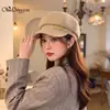 Boina Color Café para Mujer, Nuevo Estilo Otoño/Invierno 2026, Sombrero Octogonal de Boina Estilo Británico Versátil de Cuero Retro que Hace que la Cara Parezca Más Pequeña