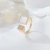 Venta directa del fabricante: Anillo Abierto de Concha Estilo Coreano, Chapado en Oro de 14K, Anillo Geométrico Minimalista Elegante de Nicho para Mujer, Al por Mayor en Stock