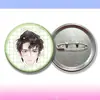 Conjunto de Brinde Lata de Broches, Pins e Suporte Merchandise In the Name of Shine