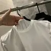 Toque sedoso e fresco, corte tridimensional, nova camiseta esportiva de verão leve, respirável, para atividades ao ar livre, secagem rápida, gola redonda, manga curta, respirável, para homens