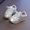 Tênis Esportivo Feminino 2026 Outono Novo Infantil Bolinhas Renda Super Bonito Casual Sapatos Primavera e Outono Tênis de Placa Treinamento Alemão