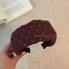 Diadema retro de alta calidad con dientes para otoño e invierno para mujer, diseñada para realzar la apariencia de la coronilla, nuevo estilo 2026, antideslizante, accesorio para el cabello versátil