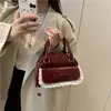 Bolsa de Bowling de Renda para Segurar na Mão para Mulheres 2025 Nova de Verão Simples Laço Menina Ombro Transversal Pequena Quadrada
