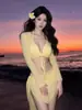 2025 Novo Maiô Feminino Explosivo Conjunto de Quatro Peças Dividido Manga Longa Proteção Solar Férias Litoral Amarelo Puro Desejo Biquíni
