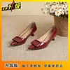 Sapatos Femininos Elegantes e Confortáveis de Bico Fino e Boca Rasa para Primavera e Verão 2025, Novo Estilo Deslumbrante para Combinar com Vestidos, com Saltos Finos