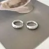 Arete de Clip para Oreja de Estrella Asimétrica de Seis Puntas para Mujer Lujo Ligero Nicho Sentido de Alta Gama Pendientes de Estrella Diseño Único Pendiente Versátil Estilo Nuevo