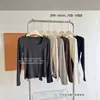 Camiseta de manga larga acanalada estilo francés con cuello cuadrado, top de otoño delicado y ajustado, escote bajo que revela la clavícula, creando un look estilizado y esbelto. 3266