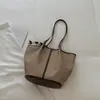 Nuevo bolso de gran capacidad vintage de color liso para principios de otoño de 2026, bolso de hombro simple de estilo coreano casual de moda para el trabajo y los desplazamientos