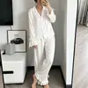 2026 exclusivo transfronterizo conjunto de dos piezas de ropa de casa europea y americana con cordones volantes manga larga pantalón largo pijamas de satén de seda helada para mujer