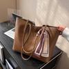 Bolsa Popular de Grande Capacidade Feminina 2024 Nova Versátil Moda Portátil Bolsa de Ombro Casual para Trabalho Comutador Bolsa Tote
