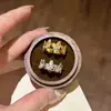 Anillo de Mariposa Ultra-Hada Estilo Vintage Dorado Cepillado Incrustado de Diamantes con Diseño de Nicho y un Sentido de Lujo Ligero y Sofisticación