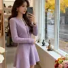 Vestido de tricô roxo com gola, estilo delicado para mulheres, novo design outono e inverno, vestido curto acinturado para baixinhas