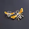 Moda Retro Europea y Americana Elegante Broche de Insecto Abeja para Abrigo Chaqueta Traje Accesorio Versátil Accesorio de Hebilla