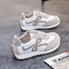 Sapatos femininos de couro macio estilo retrô da moda transfronteiriços, versáteis e estilosos para primavera e verão, tênis baixos, sapatos Forrest Gump estilo ins
