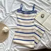 Vestido de punto a rayas con tirantes hecho a medida de fábrica para mujer, vestido retro sin mangas de longitud media para primavera y verano que ciñe la cintura y realza las caderas