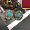 Traje de collar, pendientes y pulsera con incrustaciones de gema turquesa retro europea y americana, oro real ruso, temperamento, versátil, joyería medieval