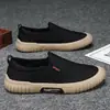 Sapatos casuais masculinos para comércio exterior transfronteiriço, modelo novo para todas as estações, sapatos masculinos de tecido de seda gelada confortáveis, sapatos leves e respiráveis para dirigir, sapatos masculinos para o dia a dia