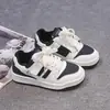 Novedad Otoño/Invierno 2026 Zapatos Deportivos Forrados de Felpa para Niños y Niñas Versátiles Casuales Tipo Board Zapatos Estilo Escolar para Niños
