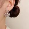 Pendientes Personalizados de Moda Transfronterizos Europeos y Americanos, Exagerados de Metal Hueco con Forma de Pétalo de Flor y Perla, Pendientes Versátiles Elegantes de Lujo Ligero