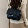 Nova Mochila Acolchoada de Diamante Fashionável Duas Alças Transversal 2026 Comute Bolsa de Ombro de Mão Outono Feminina Grande Capacidade Diária