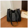 Bolso de hombro con cadena estilo coreano 2026, fresco y simple, bolso tote casual minimalista de gran capacidad, bolso de axila de cuero suave