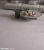 Piso de microcimento Foshan luz suave 750x1500 sala de estar simples cinza escuro corpo inteiro resistente ao desgaste piso puro branco