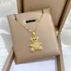 [Acero de titanio] Collar de diamantes elegante y lujoso con forma de oso de estrella de cinco puntas, cadena de clavícula para mujer, cadena de acero de titanio.
