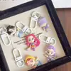 Llavero del Grupo Bruja Cazadora Periférico de Anime Grupo de Chicas Resina Colgante de Bolsa de Alta Calidad Bidimensional Mochila Escolar Regalo para Estudiante